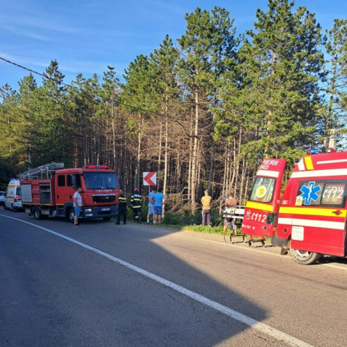 Autoritățile intervin la un accident grav în apropierea comunei Valea Sării