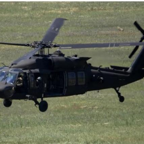 Un elicopter Black Hawk va interveni pentru stingerea incendiului din satul Sluta