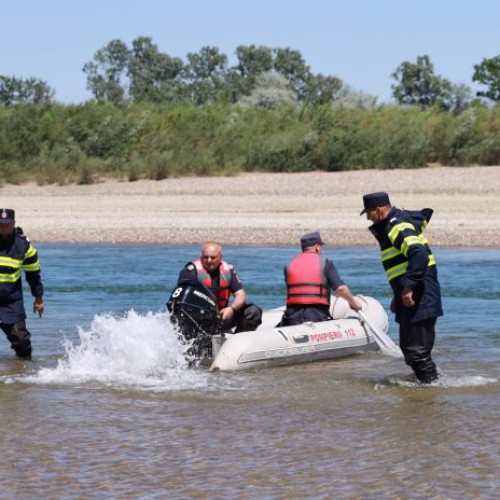 Pompierii din Galați caută un adolescent dispărut în apă