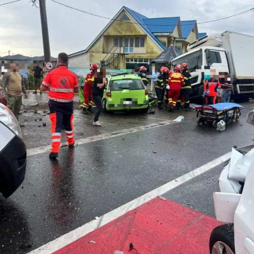Accident rutier în Golesti: Opt persoane rănite în coliziune cu patru autovehicule