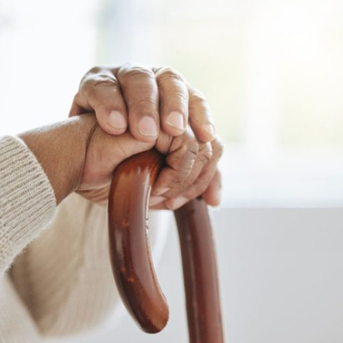 Pensionarii vor continua să beneficieze de tichete sociale și ajutoare după majorarea pensiilor