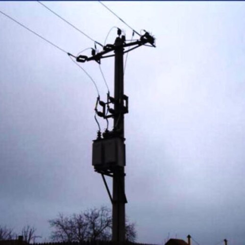 Bărbat din Odobești, blocat pe un stâlp de electricitate în timp ce încerca să facă un selfie