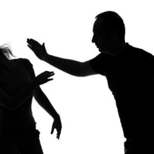 Violenta in familie la Carligele: un bărbat reținut după ce a lovit o femeie