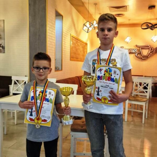 Concurs de șah rapid &quot;Copiii Buzoieni joacă șah&quot; la Buzău