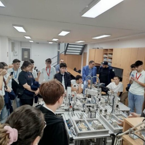 Echipa de robotică Cyberlis76 vizitează Facultatea de Inginerie din Cluj-Napoca