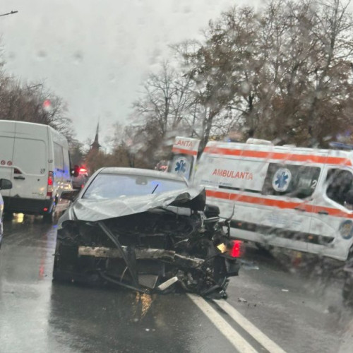 Accident de circulație: un șofer transportat la spital