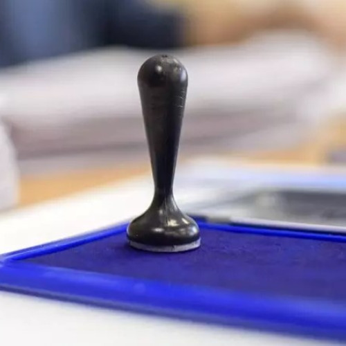 Membrii Biroului Electoral din Vrancea numără buletinele de vot pentru alegerile prezidențiale