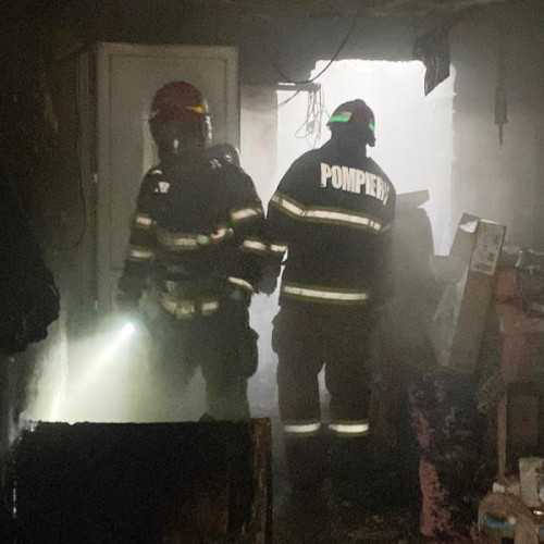 Incendiu într-un bloc din Brăila: 18 persoane evacuate