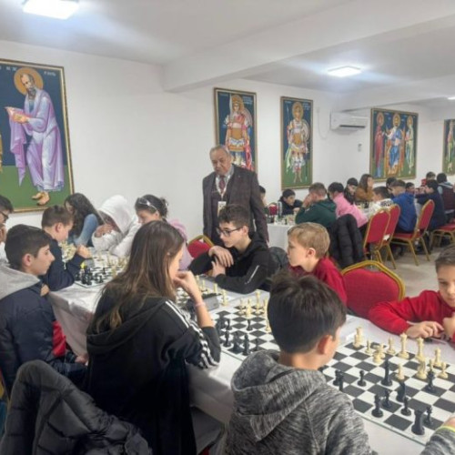 Concurs de şah pentru copii la Parohia &quot;Sfantul Ioan Evanghelistul&quot; din Odobesti
