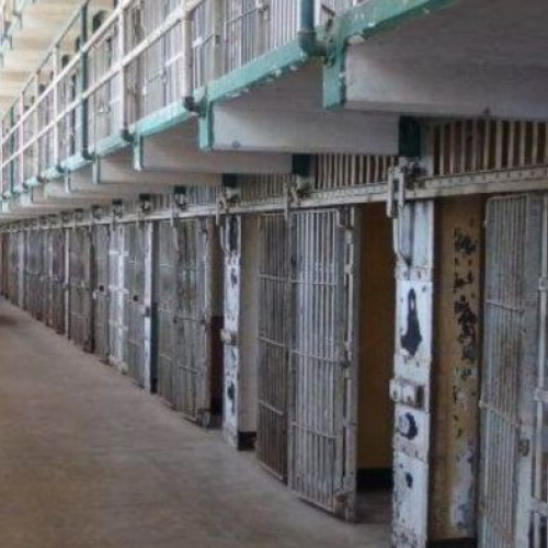 Poliția Română aduce în țară două persoane urmărite