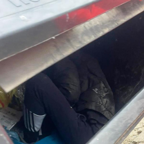 Descoperire șocantă în Focșani: Un tânăr găsit în stare gravă într-un tomberon