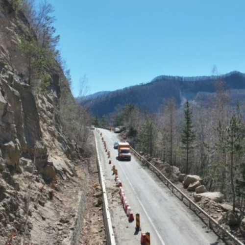 Două persoane cercetate pentru dislocarea bolovanilor pe DN 10, în Siriu