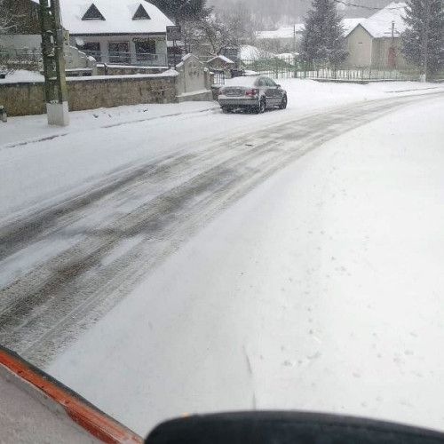Ninsoare în județul Vrancea, drumurile acoperite cu zăpadă
