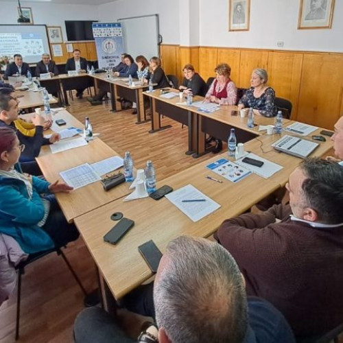 Dezbatere privind planurile-cadru pentru liceu organizată de SLI Vrancea
