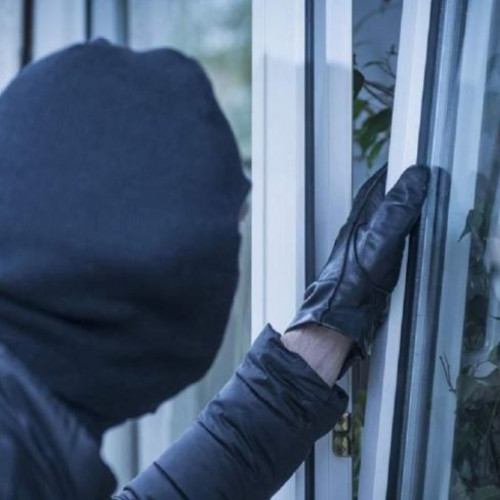 Furt dintr-o locuință din Buzău, suspect identificat