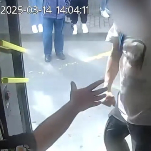 Incident violent în Iași: un șofer de autobuz atacat de un călător
