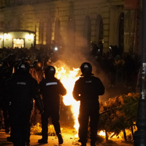 Treisprezece percheziții în București și județele Ilfov și Dâmbovița pentru violențele din 9 martie