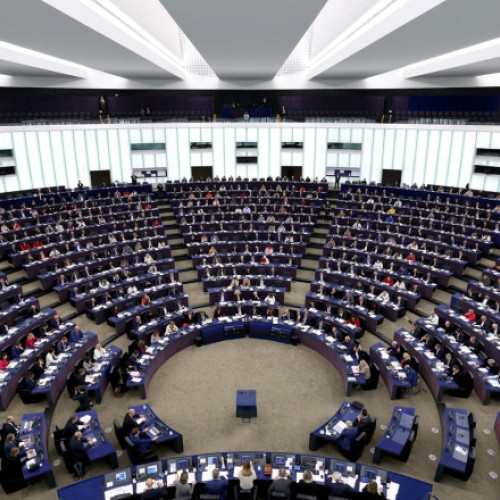 Trei europarlamentari români, anchetați pentru corupție
