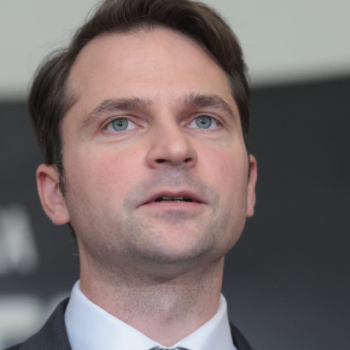 Senatul dezbate motiunea simpla impotriva ministrului Energiei, Sebastian Burduja