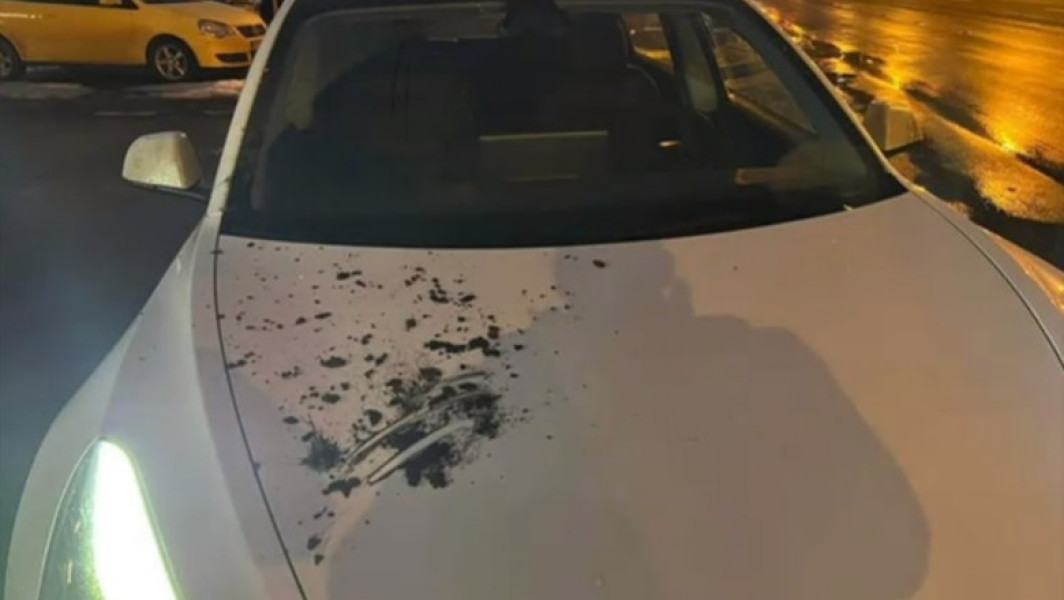 Fragment din Pasajul Basarab a căzut pe o mașină, VIDEO surprinzător