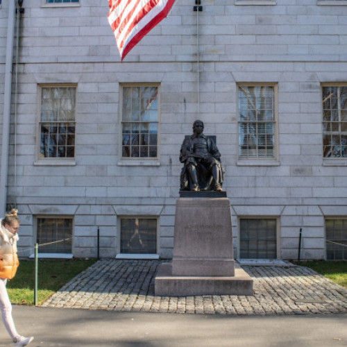 Harvard riscă să piardă dreptul de a înscrie studenți străini