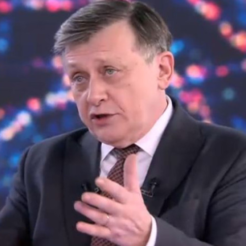 Crin Antonescu critică ambele candidaturi din turul 2 al alegerilor