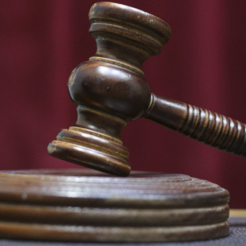 Avocat trimis în judecată pentru proxenetism