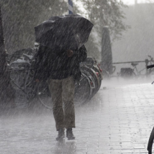 Meteorologii anunță vreme rea în toată țara