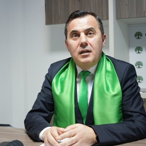 Ion Ștefan, fost deputat de Vrancea și fost ministru al Lucrărilor Publice, Dezvoltării și Administratiei, a fost transferat de urgență la București. Potrivit jurnaldevrancea.ro, el a suferit un posibil accident vascular cerebral în cursul zilei de ieri și a fost transportat cu elicopterul SMURD după ce starea sa s-a înrăutățit. Incidentul a avut loc în apropierea casei sale din Focșani, în după-amiaza aceleiași zile.