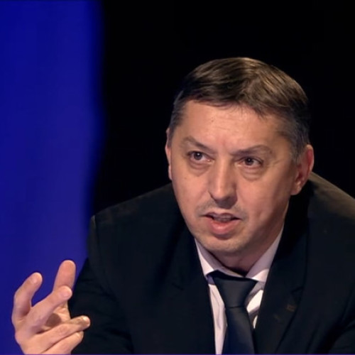 Ministrul Educației, Daniel David, susține că elevilor de gimnaziu și liceu nu ar trebui să li se dea teme care, în total, să le ocupe mai mult de două ore pe zi. Potrivit acestuia, profesorii care exagerează cu sarcinile ar trebui să fie atenționați, a trasat ministrul într-o conferință de presă citată de digi24.ro.