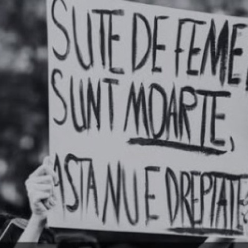România ocupă locul al patrulea în UE la violența asupra femeilor în familie, potrivit unui studiu Eurostat publicat în luna noiembrie 2024, notează digi24.ro. În ultimele luni, aproape 60.000 de cazuri de violență domestică au fost semnalate doar în primele patru luni ale anului 2025. În acest context, autoritățile internaționale și locale caută soluții pentru a îmbunătăți sistemul de protecție al victimelor, fiind evidențiată atât necesitatea de reformare legislativă, cât și o mai bună aplicare a celor existente.