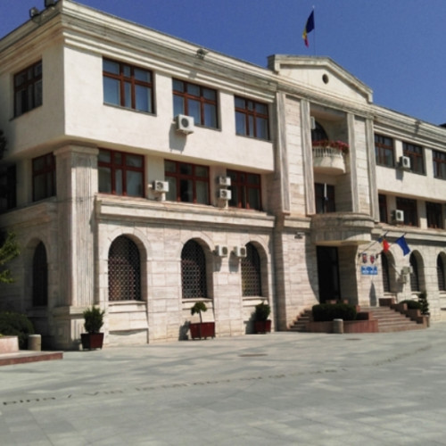 Zi liberă în Focșani: majoritatea instituțiilor suspendă activitatea