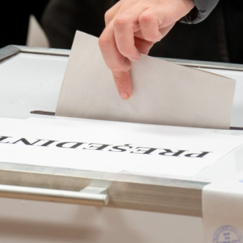 Aproape jumătate dintre români consideră că alegerile prezidențiale au fost organizate în mod incorect, potrivit unui sondaj realizat de INSCOP Research, citează digi24.ro. Conform cercetării făcute în perioada 26-30 mai 2025, 45,7% dintre persoane susțin că scrutinul a fost mai degrabă incorect, în timp ce 50,4% cred că alegerile au fost organizate corect sau foarte corect.