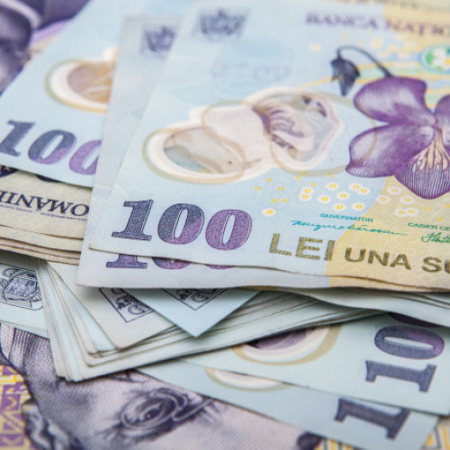 Produsul intern brut pentru primul trimestru din 2025 a crescut cu 0,6%, conform datelor publicate de Institutul Național de Statistică (INS) și citate de digi24.ro. Potrivit statisticilor, valoarea estimată a PIB-ului ajustat sezonier a fost de 447,669 miliarde de lei în prețuri curente, în timp ce în termen real a crescut față de aceeași perioadă din 2024, comparativ cu primul trimestru, dar nu s-a modificat față de trimestrul anterior.