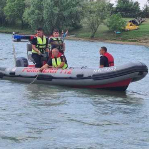 doi tineri cautați în Lacul Balastirea Iojib, județul Satu Mare, după ce au fost semnalați ca posibil înecați