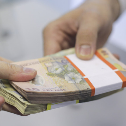 Taxa pe tranzacțiile bancare ar putea determina românii să treacă iar la plățile cash, afirmă Adrian Codirlasu