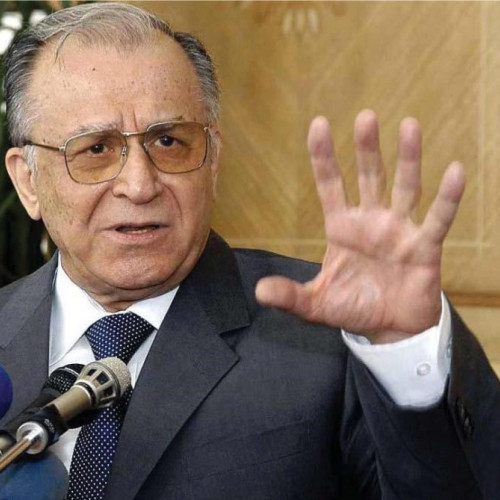 Ion Iliescu, fostul președinte al României, internat la spital