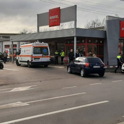 Motociclist în Focșani, lovit de o mașină - ULTIMA ORĂ FOTO