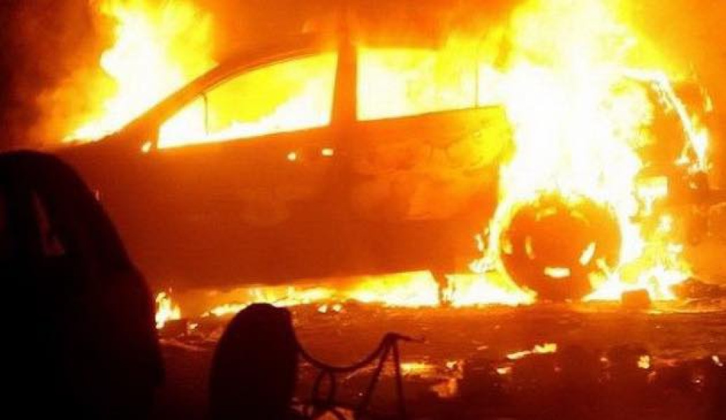 Incendiu de vegetație care a cuprins parcul auto din comuna Gâlgani
