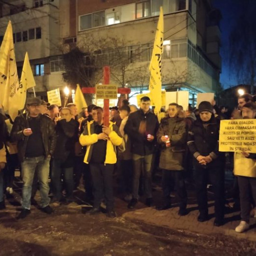 Protestul AUR împotriva alegerilor comasate, în fața sediului PSD Vrancea