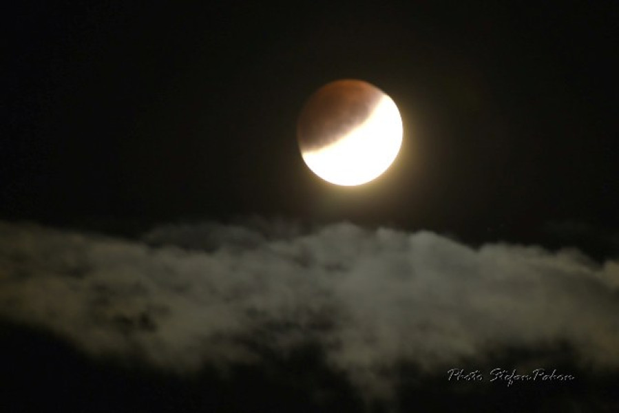 Eclipsă totală de Lună, vizibilă în întreaga țară, promite un spectacol ceresc
