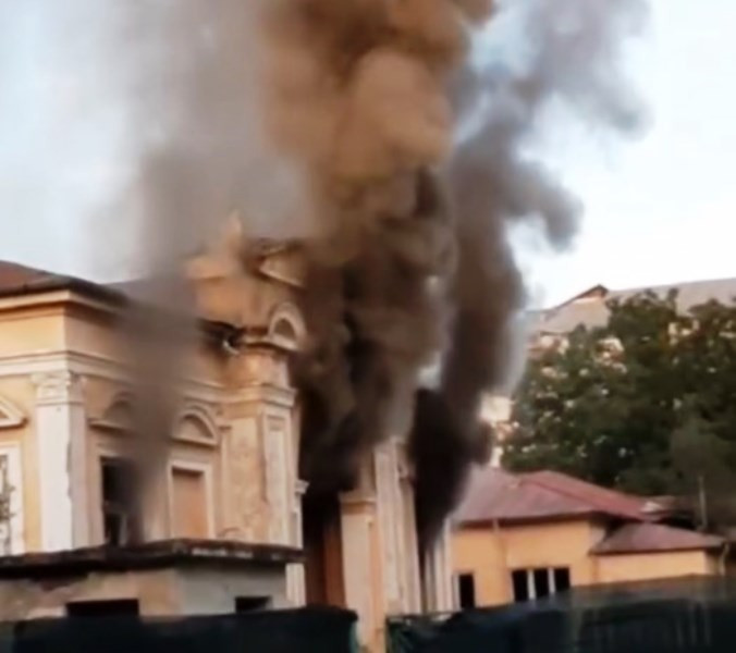 Casa Macridescu, fostul Palat al Copiilor, a luat foc în această după-amiază