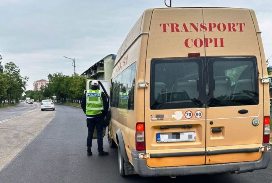 Polițiștii Vrancea verifică transportul rutier de elevi la început de an școlar