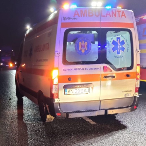 ULTIMA ORĂ: Un pieton lovit de o mașină la Slobozia Ciorăști - Cadrele medicale fac manevre de resuscitare