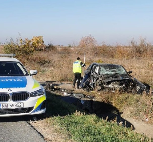 Accident în Vidra: două persoane rănite, trafic blocat Vidra-Focșani