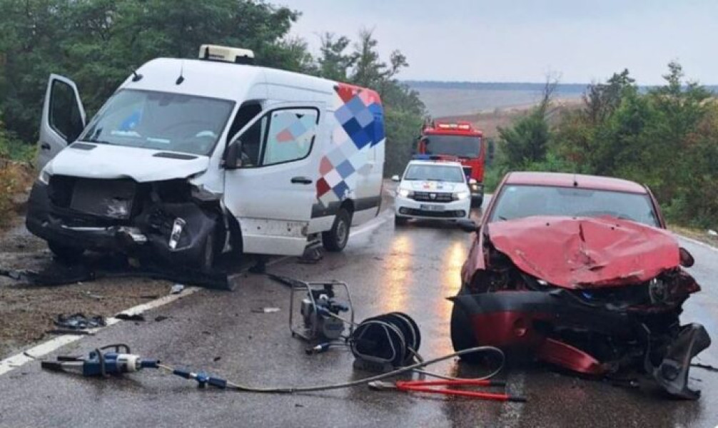 Accident rutier în Homocea, două autoturisme implicate, un rănit ușor