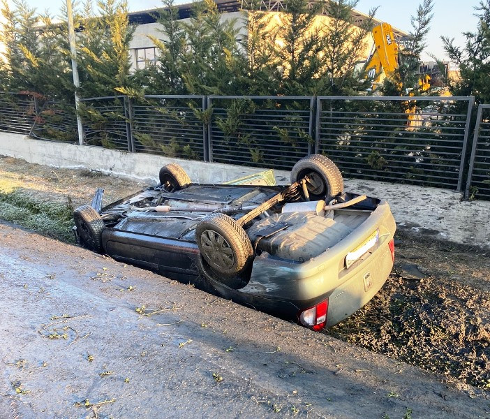 Accident rutier la Lămotești soldat cu răsturnarea unui autoturism