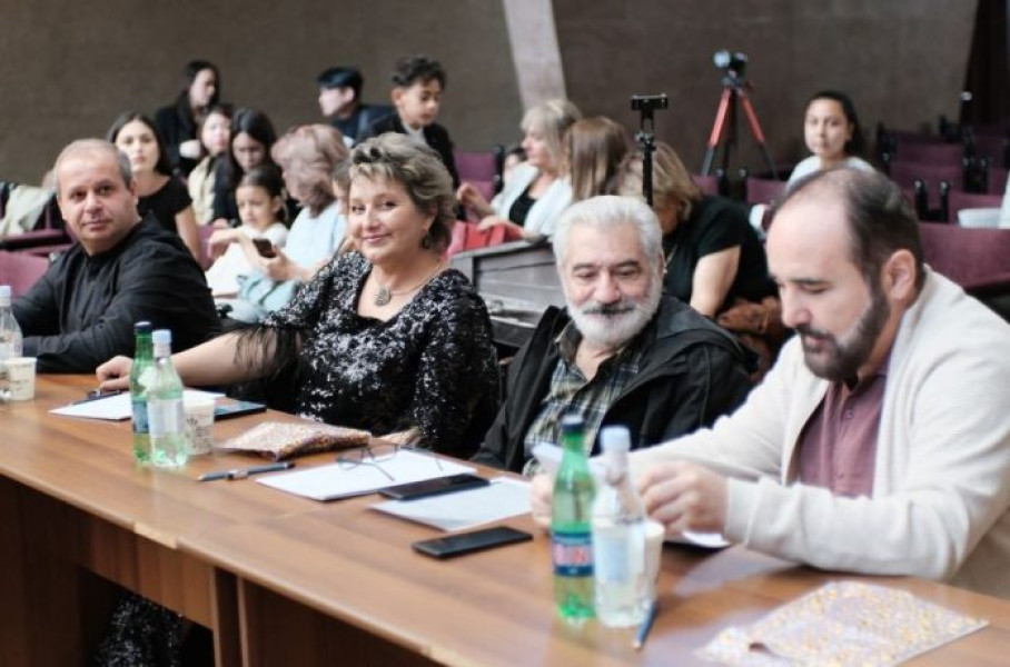 Tinerii artiști români impresionează la Festivalul Harmonia din Yerevan