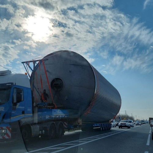 Două transporturi agabaritice vor traversa județul Vrancea, în noaptea aceasta