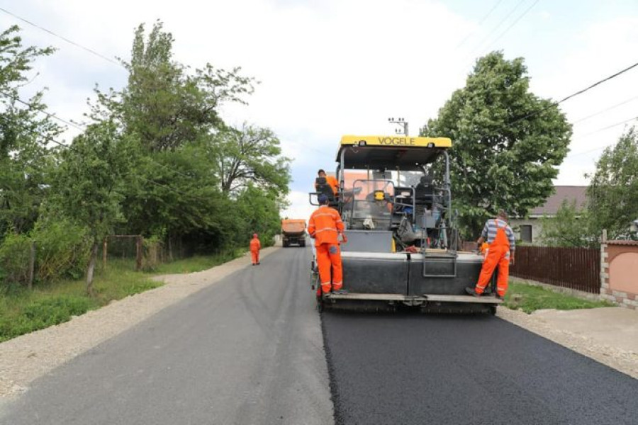 Consiliul Județean Vrancea asfaltează două drumuri județene strategice